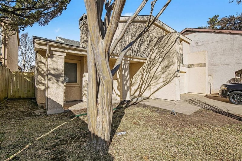 1606 Hawthorne Drive, Arlington TX 76012 - Photo 2