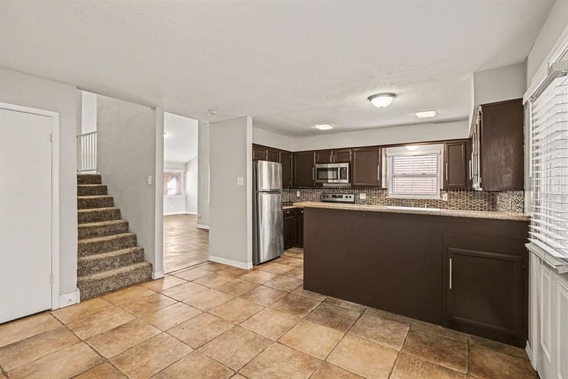 1606 Hawthorne Drive, Arlington TX 76012 - Photo 7