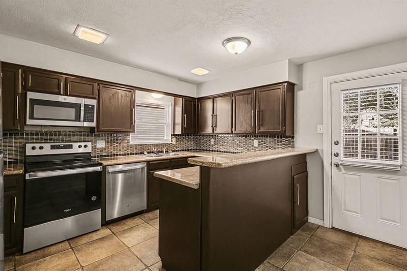 1606 Hawthorne Drive, Arlington TX 76012 - Photo 8