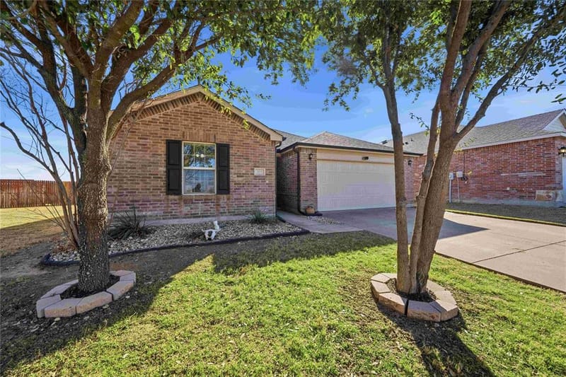 205 Fossil Bridge Drive, Fort Worth TX 76131