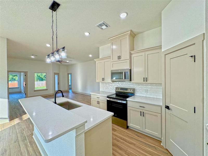 224 Hazelwood Drive, Woodway TX 76712 - Photo 8