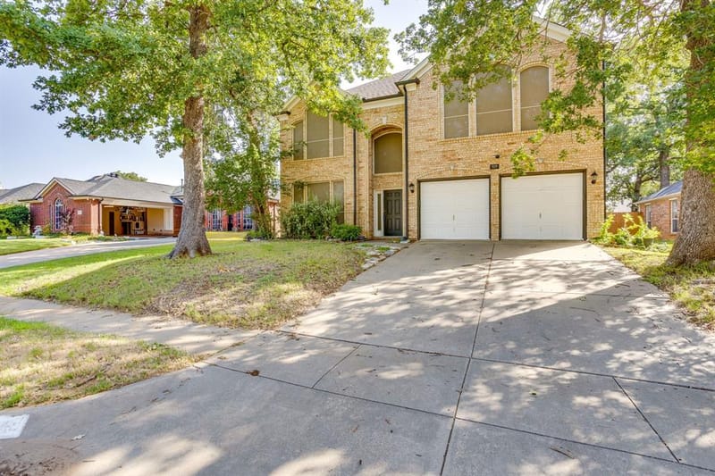 519 Deerwood Drive, Burleson TX 76028 - Photo 2