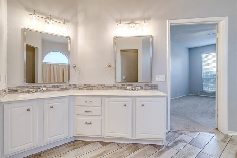 519 Deerwood Drive, Burleson TX 76028 - Photo 22