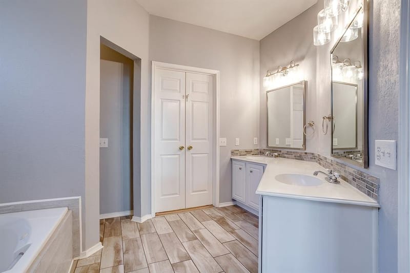 519 Deerwood Drive, Burleson TX 76028 - Photo 20