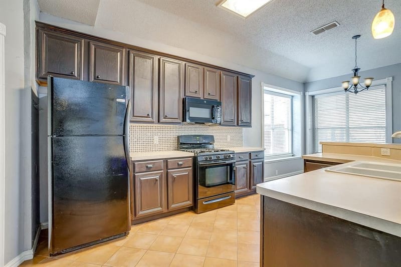 519 Deerwood Drive, Burleson TX 76028 - Photo 10