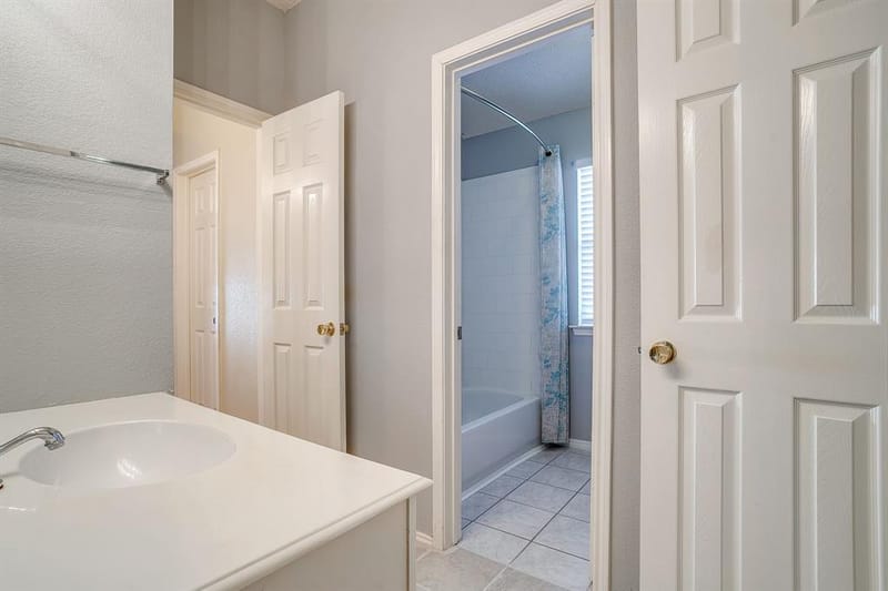519 Deerwood Drive, Burleson TX 76028 - Photo 29