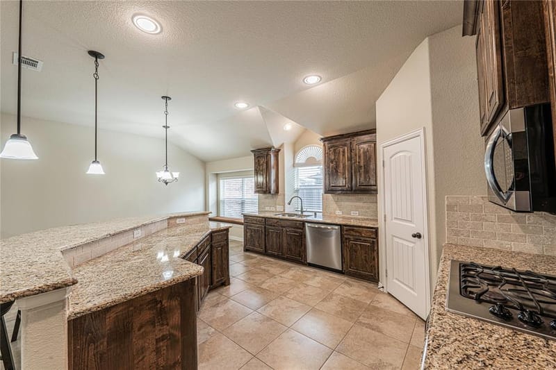 12956 Deep River Drive, Frisco TX 75035 - Photo 5