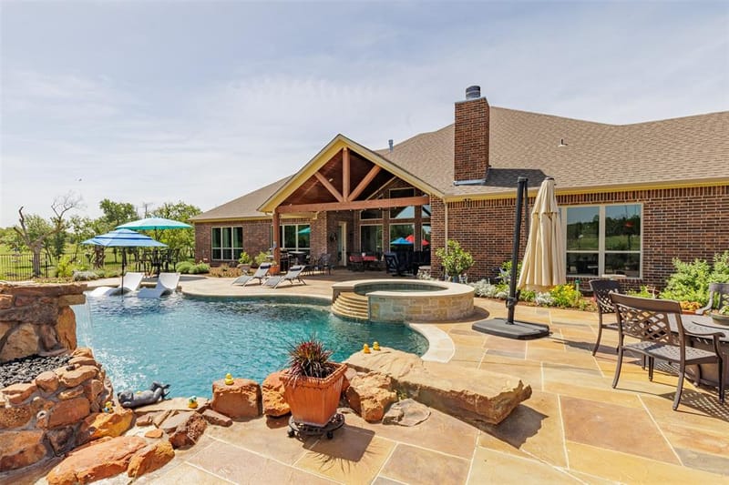 1466 County Road 1270, Alvord TX 76225