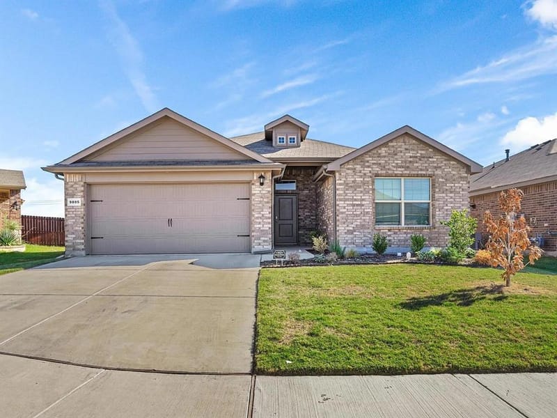 9805 Summerton Drive, Fort Worth TX 76108