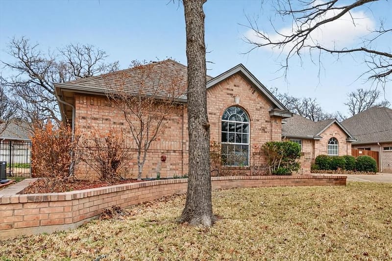 3211 Summergrove Drive, Arlington TX 76001 - Photo 6