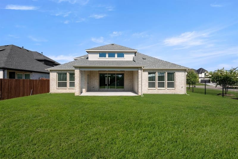 2549 Baypoint Drive, Grand Prairie TX 75054 - Photo 4