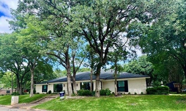 501 N Havenwood Lane, Fort Worth TX 76112