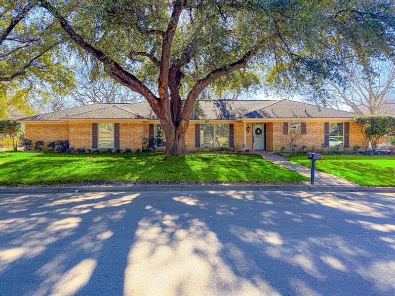 2013 Glenwood Circle, Corsicana TX 75110