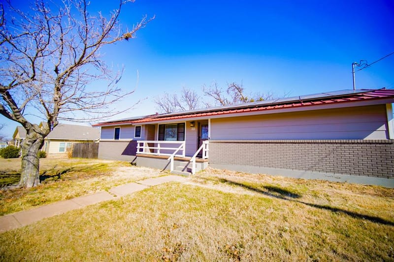 202 N 10th Street, Jacksboro TX 76458 - Photo 3