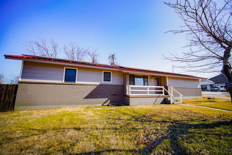 202 N 10th Street, Jacksboro TX 76458 - Photo 4