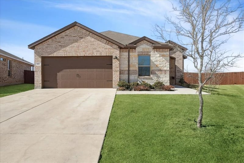 105 Driftoak Drive, Boyd TX 76023