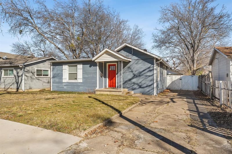 2709 Townsend Drive, Fort Worth TX 76110 - Photo 3