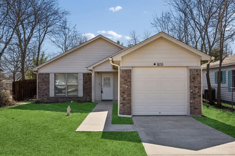 805 Phillips Street, Cleburne TX 76033