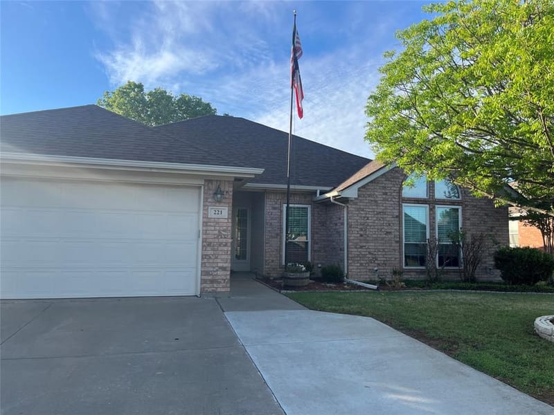 221 Rose Avenue, Cleburne TX 76033