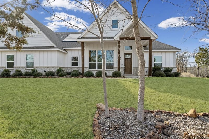 1045 Churchill Lane, Millsap TX 76066