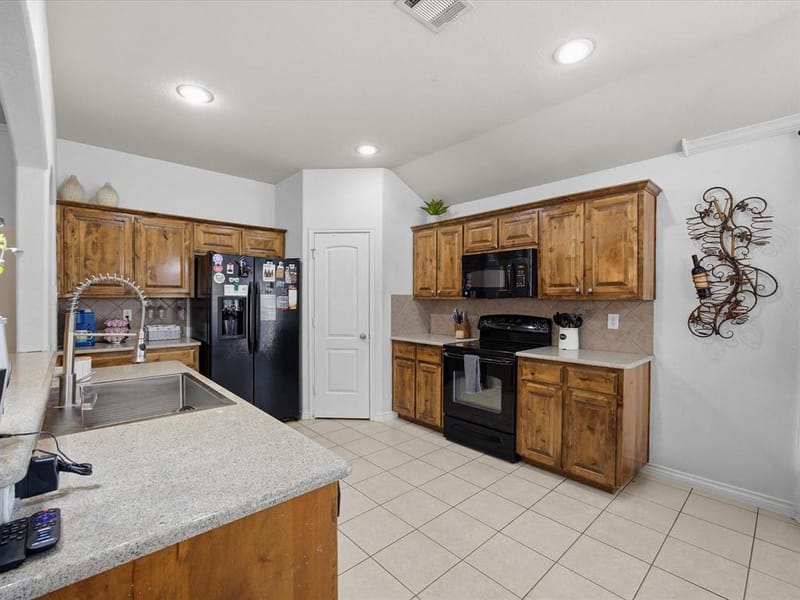 211 Carriage Drive, Willow Park TX 76087 - Photo 7