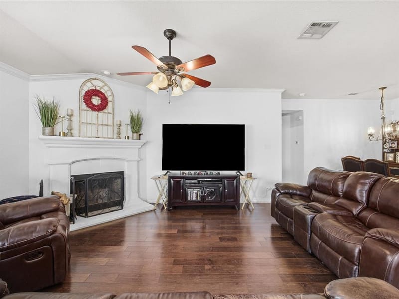 211 Carriage Drive, Willow Park TX 76087 - Photo 10