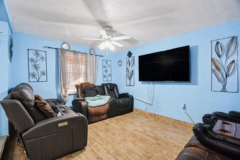 1615 Barlow Avenue, Dallas TX 75224 - Photo 2