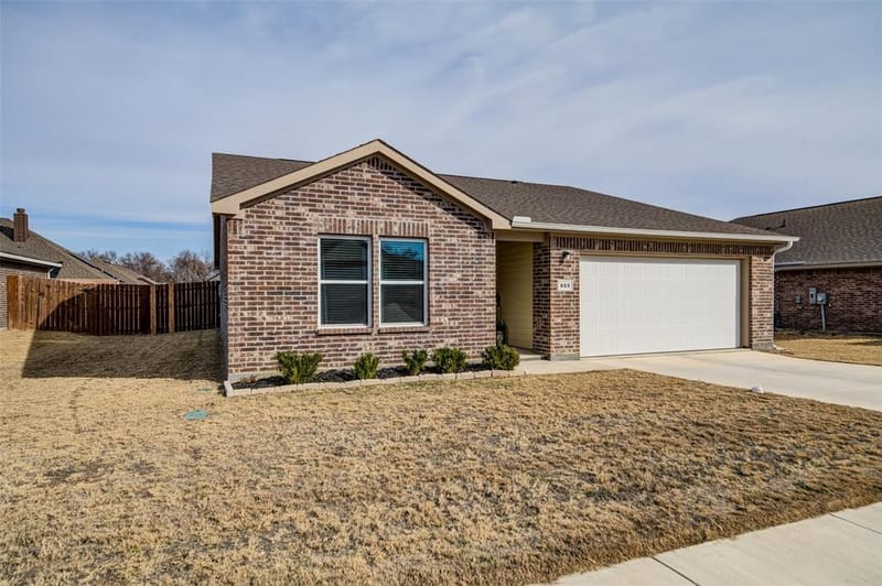 905 Avagail Avenue, Springtown TX 76082 - Photo 2