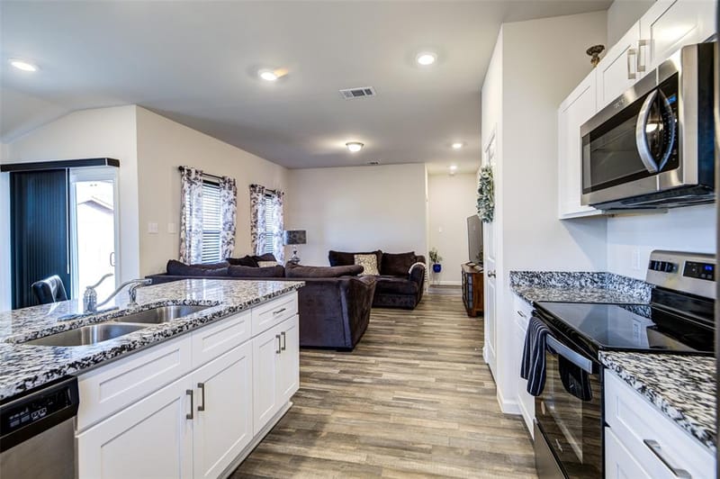905 Avagail Avenue, Springtown TX 76082 - Photo 11
