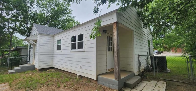 903 SW 5th Avenue SW, Mineral Wells TX 76067 - Photo 4