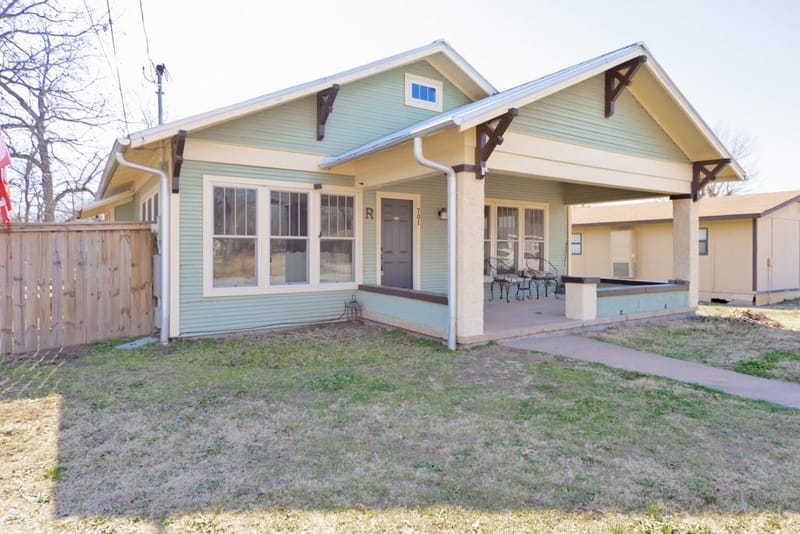 701 N Mason Street, Bowie TX 76230 - Photo 2