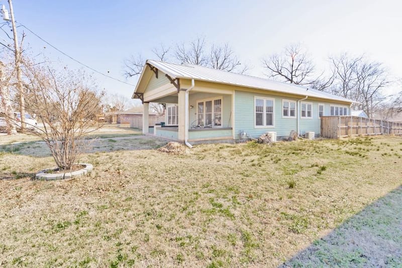 701 N Mason Street, Bowie TX 76230 - Photo 3