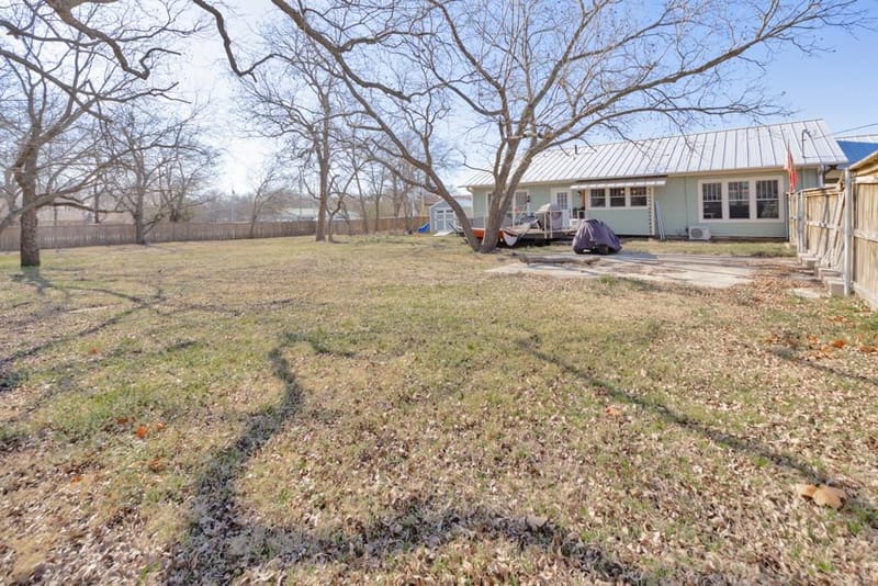 701 N Mason Street, Bowie TX 76230 - Photo 28