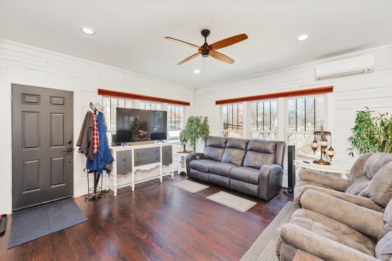 701 N Mason Street, Bowie TX 76230 - Photo 5