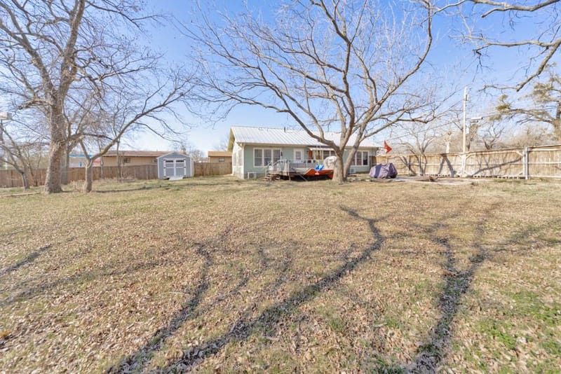 701 N Mason Street, Bowie TX 76230 - Photo 29