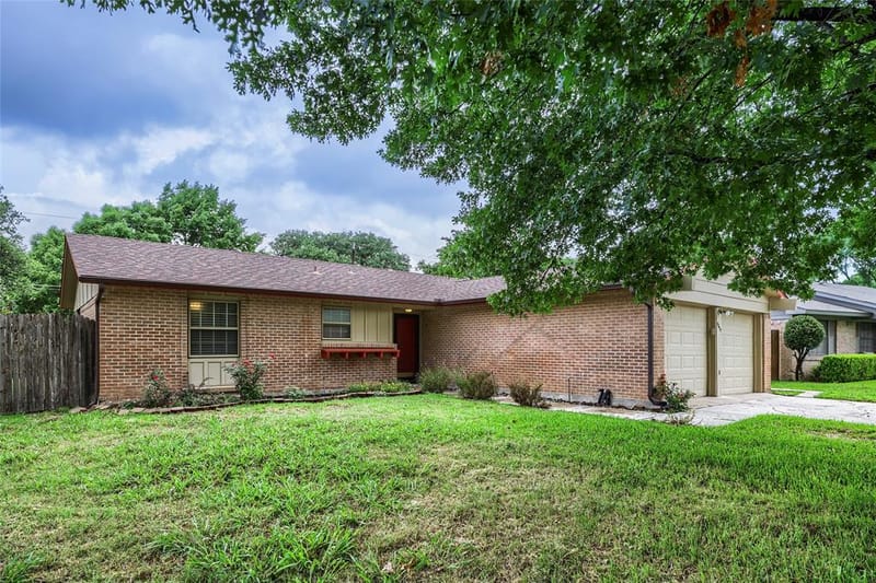 8631 Charing Cross Lane, Dallas TX 75238 - Photo 2