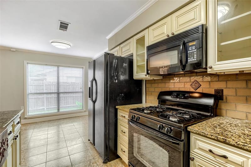 8631 Charing Cross Lane, Dallas TX 75238 - Photo 13