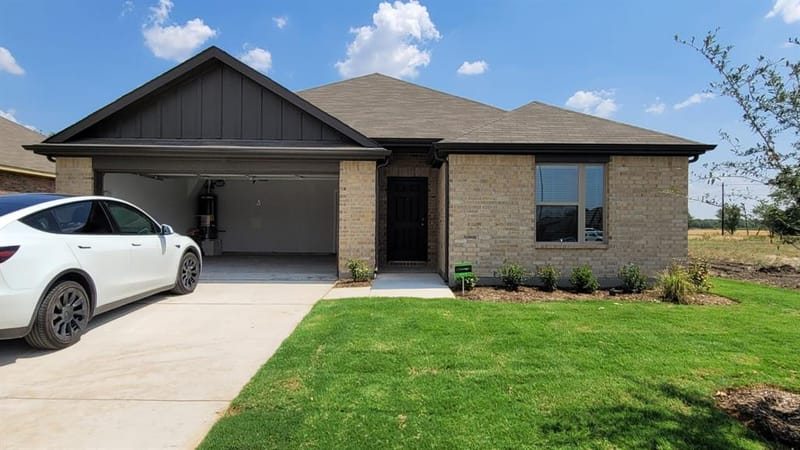 1919 Rolling Ridge Drive, Van Alstyne TX 75495