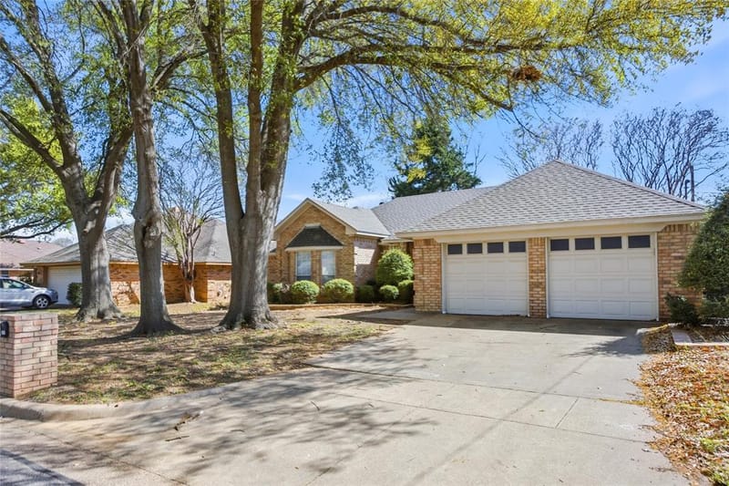 6009 Kenilworth Drive, Arlington TX 76001 - Photo 2