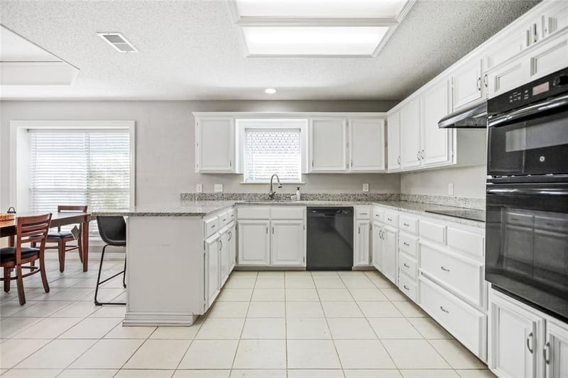 6009 Kenilworth Drive, Arlington TX 76001 - Photo 12