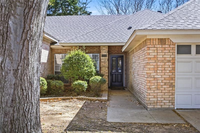 6009 Kenilworth Drive, Arlington TX 76001 - Photo 4