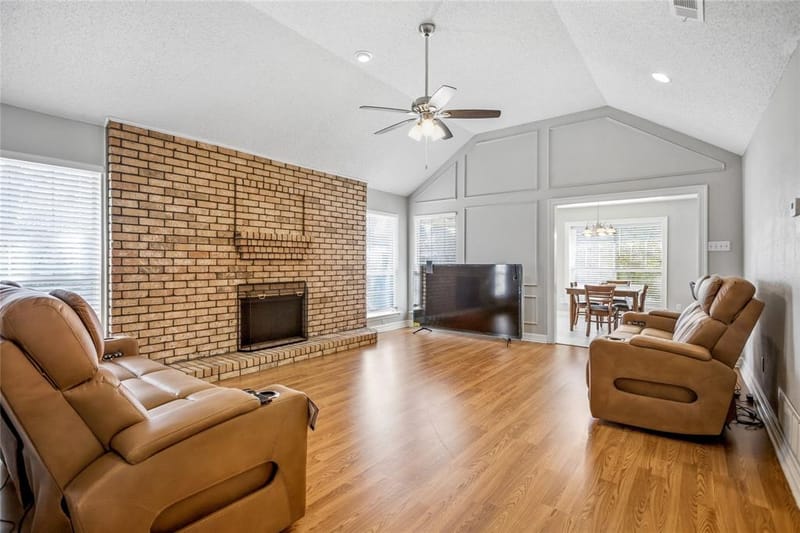 6009 Kenilworth Drive, Arlington TX 76001 - Photo 8