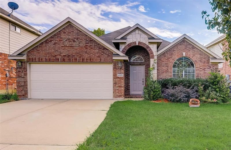 4905 Summer Oaks Lane, Fort Worth TX 76123