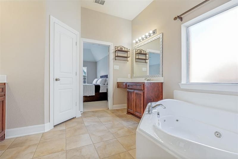 15026 Blakehill Drive, Frisco TX 75035 - Photo 14