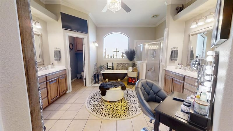8810 S Hampton Drive, Granbury TX 76049 - Photo 16