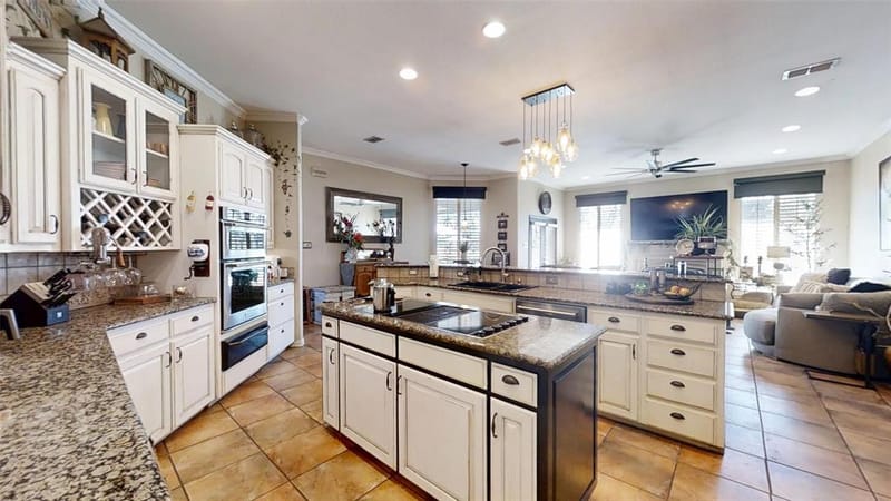 8810 S Hampton Drive, Granbury TX 76049 - Photo 7