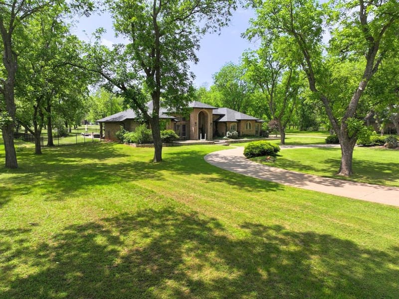 8810 S Hampton Drive, Granbury TX 76049 - Photo 32