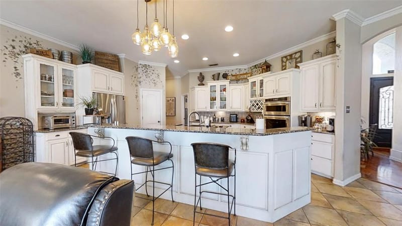 8810 S Hampton Drive, Granbury TX 76049 - Photo 9