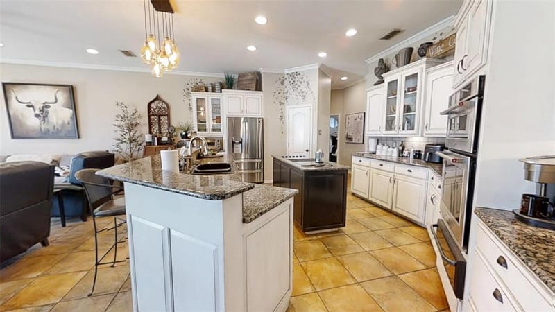8810 S Hampton Drive, Granbury TX 76049 - Photo 10