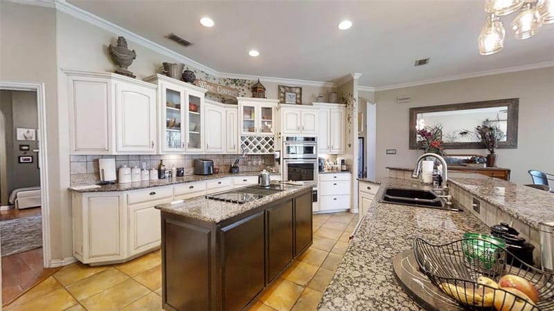 8810 S Hampton Drive, Granbury TX 76049 - Photo 8